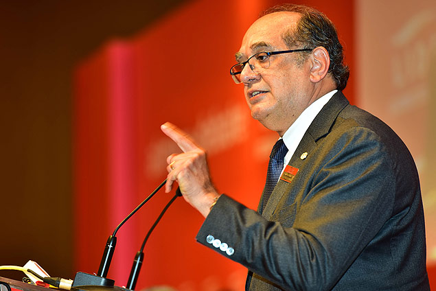 O ministro do Supremo Tribunal Federal Gilmar Mendes discursa em evento, em São Paulo