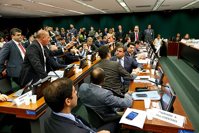 Deputados durante reunio nesta tera (1) do Conselho de tica que debateu processo contra Cunha 