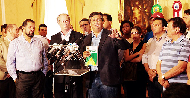 O governador do Maranhão, Flávio Dino (PC do B), se uniu a lideranças do PDT, como o ex-ministro Ciro Gomes, para lançar neste domingo (6) em São Luís (MA) o movimento "Golpe Nunca Mais", contra o impeachment da presidente Dilma Rousseff