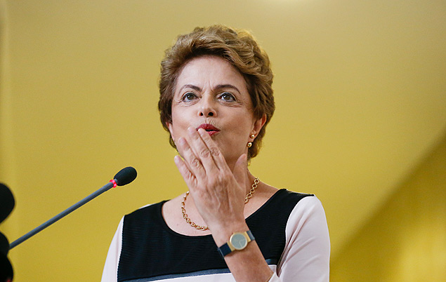 BRASILIA, DF, BRASIL, 07-12-2015, 12h00: Presidente Dilma Rousseff d entrevista coletiva aps participar de uma reunio com juristas que esto se posicionando contra o impeachment, no Palcio do Planalto. (Foto: Pedro Ladeira/Folhapress, PODER)