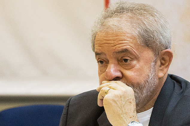 SAO PAULO - SP- 07.12.2015 - O ex-presidente Lula durante Ato em Defesa da Democracia organizado pela CUT e realizado no Sindicato dos Engenheiros no Estado de Sao Paulo. (Foto: Danilo Verpa/Folhapres, PODER)