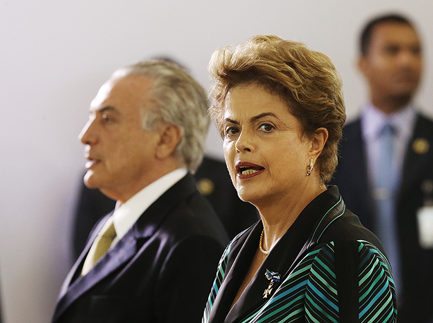A presidente Dilma Rousseff e o vice Michel Temer participam de cerimonia de apresentação de oficiais generais no clube do exercito. Foto: Alan Marques - 16.dez.2015/Folhapress