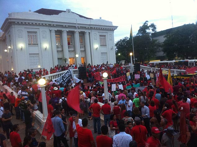 Ato contra o impeachment de Dilma, em Rio Branco