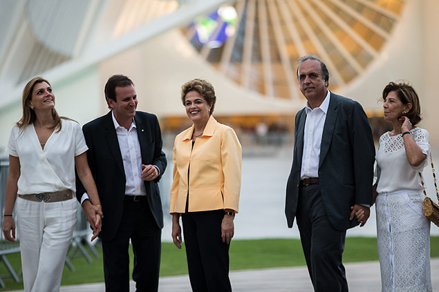 O prefeito Eduardo Paes, Dilma e o governador Pezo em inaugurao de obra no Rio, nesta quinta (17)