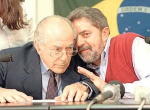 Lula e Leonel Brizola, candidatos a presidente e vice pela coligao Unio do Povo, em 1998