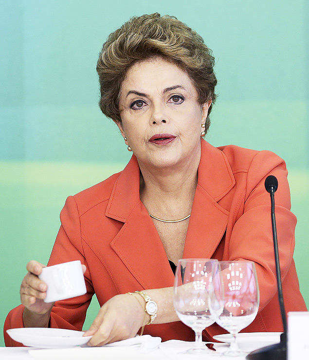 Brazil's President Dilma Rousseff attends a breakfast with journalists at the Planalto Palace in Brasilia, Brazil, January 15, 2016. REUTERS/Adriano Machado FOR EDITORIAL USE ONLY. NO RESALES. NO ARCHIVE. ORG XMIT: BSB102