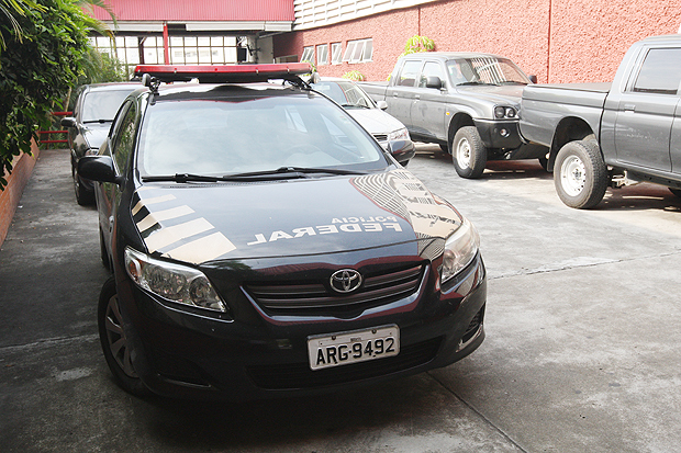 Viatura da Polícia Federal chegou às 7h desta quarta-feira (27) na sede da Bancoop, em São Paulo