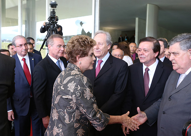 A presidente Dilma é recebida pela cúpula do Legislativo e do Judiciário ao chegar ao Congresso