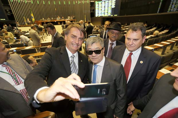 Brasilia,DF,Brasil 17.02.2016 O Japones da federal Newton Ishii visita o plenario da camara. Foto: Alan Marques/Folhapress cod0619