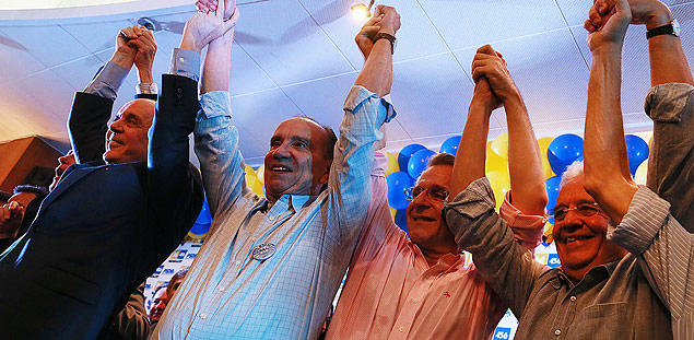 Os senadores Jos Serra e Aloysio Nunes e o ex-presidente FHC em ato de apoio a Matarazzo (de rosa)