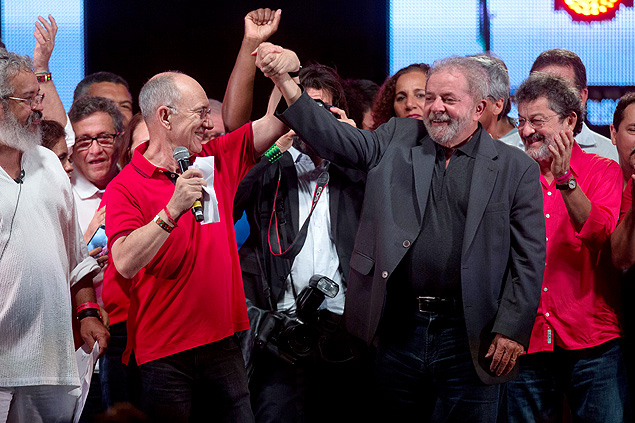 Lula discursa em aniversário de 36 anos do PT ao lado do presidente do partido, Rui Falcão