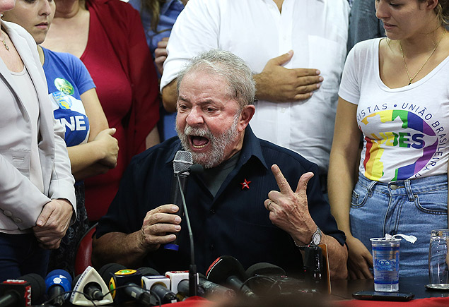 Ex-presidente Lula em coletiva aps prestar depoimento  PF