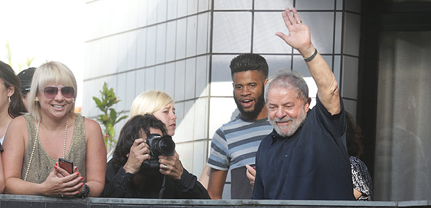 Falta de comprovante de aluguel de imóvel dificulta defesa de Lula