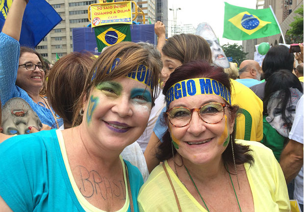O juiz federal Sergio Moro, responvel pelos processos da Operao Lava Jato em Curitiba (PR), foi lembrado em cartazes e gritos de guerra dos manifestantes reunidos na avenida Paulista neste domingo (13)