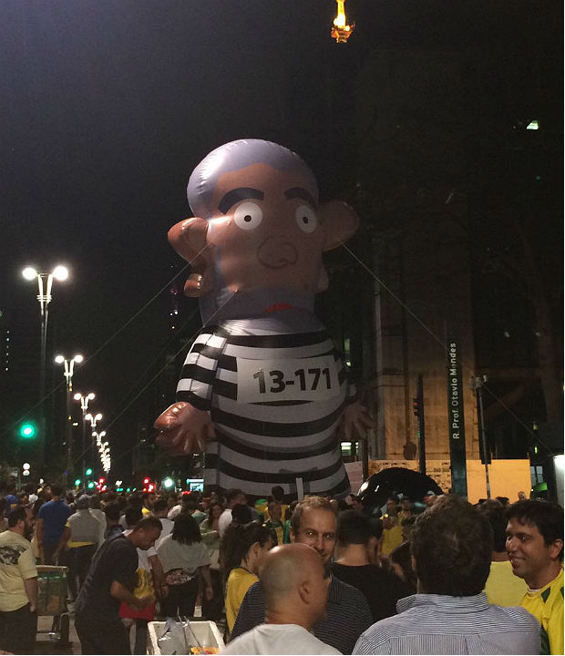 Pixuleco participa de manifestao na Paulista, nesta quarta (16)
