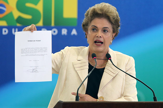 BRASILIA, DF, 17.03.2016, BRASIL, Presidente Dilma Rousseff discursa na posse do ex-presidente Luiz Incio Lula da Silva como ministro da Casa Civil. Foto Alan Marques / Folhapress