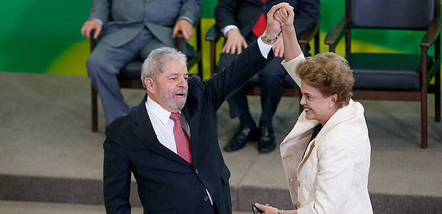BRASILIA, DF, BRASIL, 17-03-2016, 12h00: Presidente Dilma Rousseff e o ex presidente Lula durante cerimônia de posse de Lula como ministro chefe da casa civil, no Palácio do Planalto. (Foto: Pedro Ladeira/Folhapress, PODER)