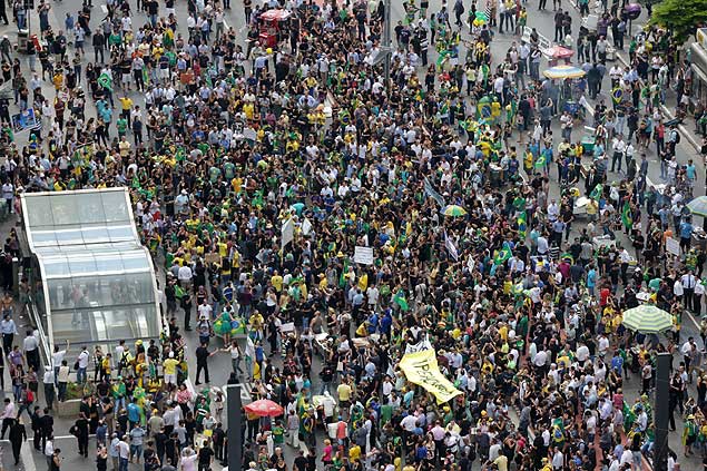 Movimentao na avenida Paulista nesta quinta-feira (17)