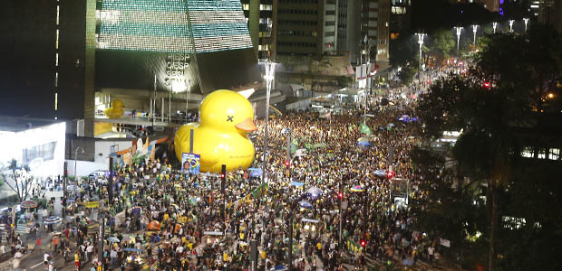 SAO PAULO, SP, BRASIL- 17-03-2016 : Manifestantes com barracas na Av Paulista protestam contra o governo da presidente Dilma Roussef e do ex presiodente Luiz Inacio Lula da Silva. . ( Foto: Joel Silva/ Folhapress ) ***PODER *** ( ***EXCLUSIVO FOLHA***)