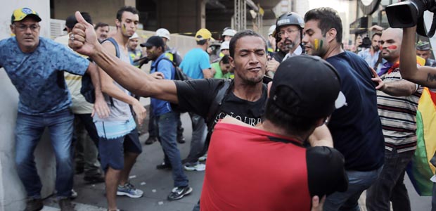 Manifestantes pr e contra o governo entram em confronto na avenida Paulista