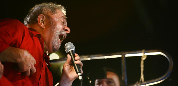 GALERIA DA SEMANA - SEXTA-FEIRA, 18.mar/2016 - O ex-presidente Luiz Inácio Lula da Silva discursa para manifestantes que participam de ato pró-Dilma na avenida Paulista, em SP