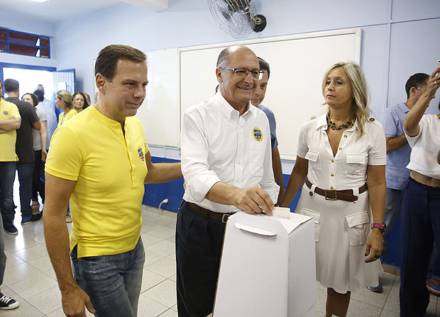 João Doria, pré-candidato pelo PSDB à Prefeitura de São Paulo, acompanha o governador Geraldo Alckmin nas prévias do partido
