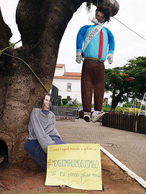 Moradores de Maric (RJ) promovem "malhao de Judas" com boneco de Eduardo Paes