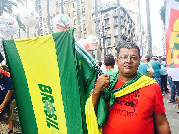 Camel pr-Lula lucra em protestos contra e a favor de Dilma