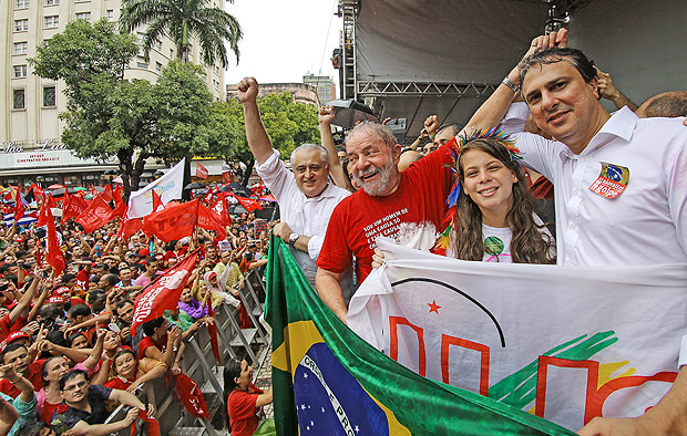 O ex-presidente Lula participa de ato pr-Dilma em Fortaleza no sbado (2)