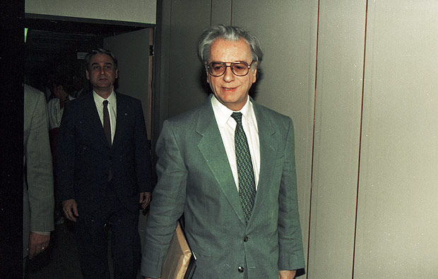 BRASLIA, DF, BRASIL, 08-04-1992: O vice-presidente Itamar Franco aps sair de seu gabinete no Palcio do Planalto, em Braslia (DF). (Foto: Eugnio Novaes/Folhapress)