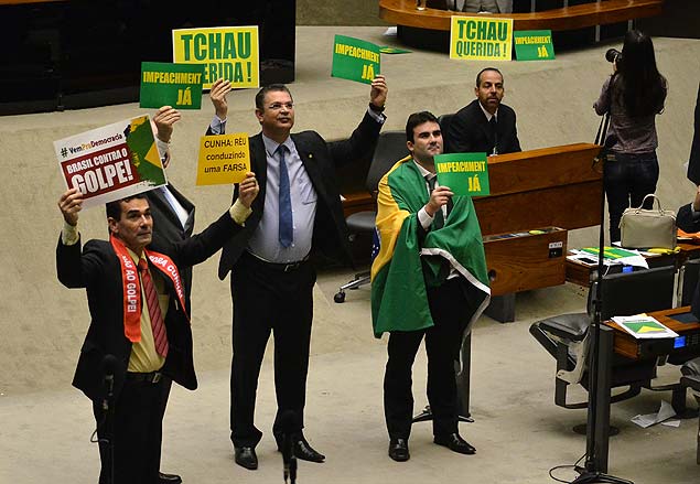 BRASILIA, DF, BRASIL, 16/04/2016, Deputados da base aliada e da oposio se manifestam na discusso do processo de impeachment de Dilma, no plenrio da Cmara:. (Foto: Renato Costa/Folhapress, PODER)