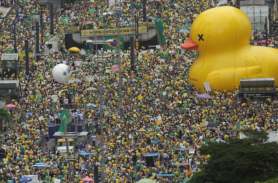 SAO PAULO - SP - 13.03.2016 - Manifestacao na avenida Paulista contra o PT pedindo o impeachment da presidente Dilma e a prisao de Lula. (Foto: Danilo Verpa/Folhapress, PODER) ***MANIFESTACAO 13 FSP*** ORG XMIT: ***MANIFESTACAO 13 FSP***