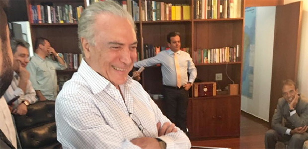 O vice-presidente Michel Temer acompanha a votao do impeachment na Cmara