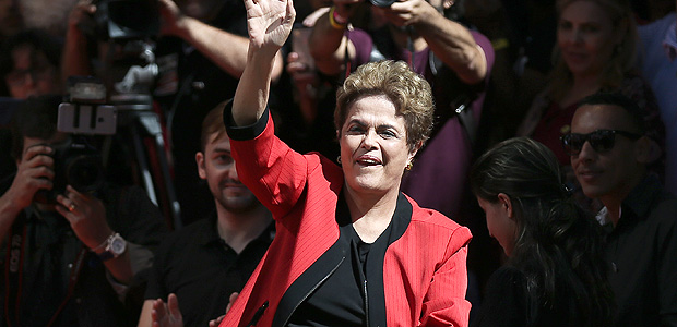 SAO PAULO/SP BRASIL. 01/05/2016 -A presidenta Dilma durante Evento da CUT no Vale do Anhangabau com a presena do ex-presidente Lula e a presidente Dilma.(foto: Zanone Fraissat/FOLHAPRESS, COTIDIANO)***EXCLUSIVO***