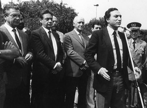 Em 1984, o secretário de Segurança Pública Michel Temer com Mario Covas (esq. para dir.), Fernando Henrique Cardoso, o então governador Franco Montoro e o comandante da PM, Nilton Viana – Folhapress Em 1984, o secretário de Segurança Pública Michel Temer com Mario Covas (esq. para dir.), Fernando Henrique Cardoso, o então governador Franco Montoro e o comandante da PM, Nilton Viana – Folhapress