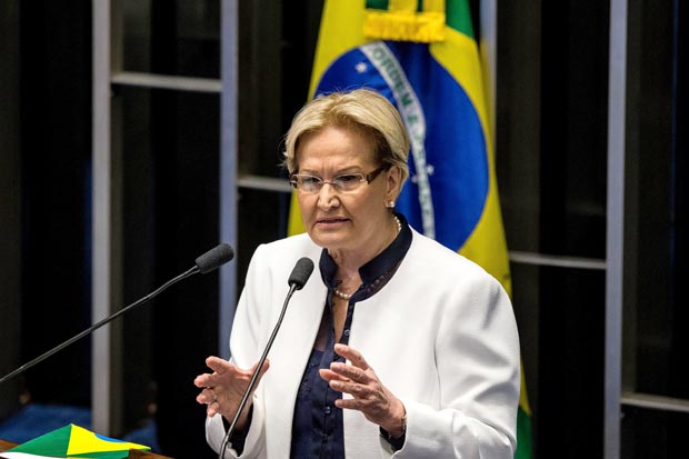 BRASILIA, DF, BRASIL, 11-05-2016: A senadora Ana Amelia (PP-RS), discursa durante sessao do impeachment da presidente Dilma Rousseff, no senado Federal. (Foto: Eduardo Anizelli/Folhapress, PODER)