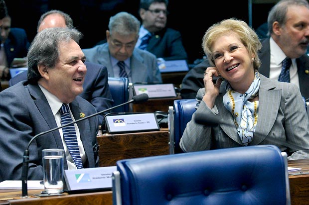 Plenrio do Senado durante sesso deliberativa extraordinria que decidir pela aprovao ou rejeio do relatrio favorvel  admissibilidade do processo de impeachment da presidente Dilma Rousseff. (E/D):senador Waldemir Moka (PMDB-MS);senadora Marta Suplicy (PMDB-SP). Foto: Geraldo Magela/Agncia Senado