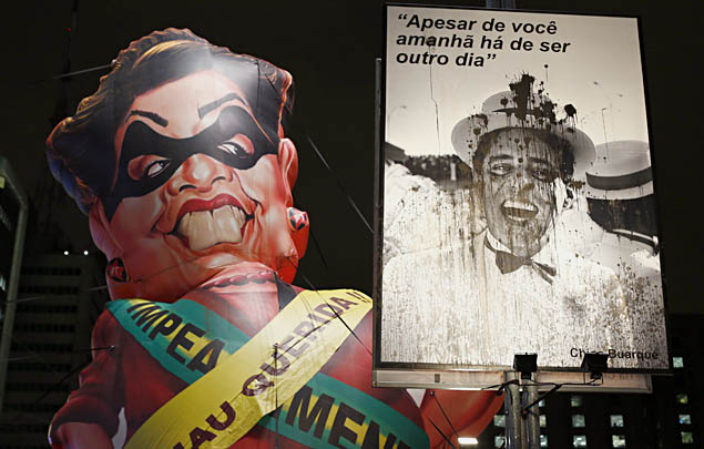 SAO PAULO, SP, BRASIL, 11-05-2016: Manifestantes a favor do Impeachment vao para a Avenida Paulista para acompanhar a votacao no Senado, que define o afastamento da Presidente Dilma Rousseff. (Foto: Fabio Braga/Folhapress, FOTO)***EXCLUSIVO***.