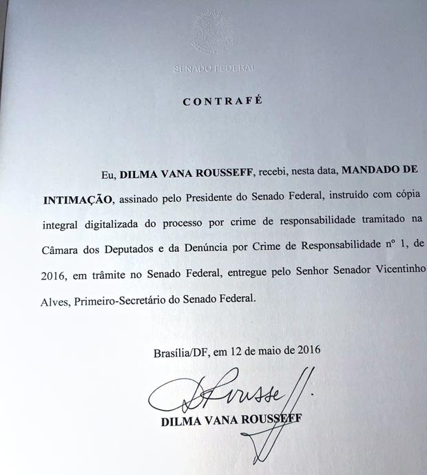 Notificação entregue à presidente afastada Dilma na manhã desta quinta (12)