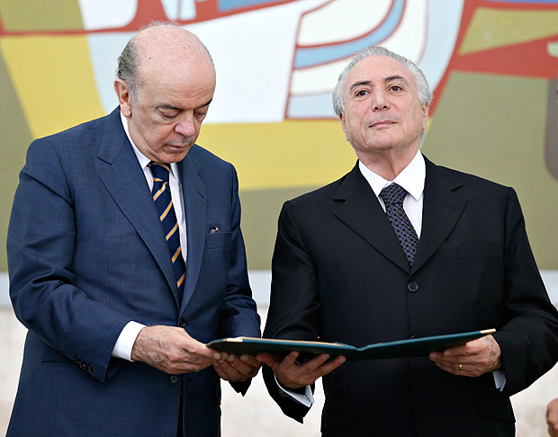 Presidente interino Michel Temer acompanhado do ministro das relaes exteriores Jos Serra