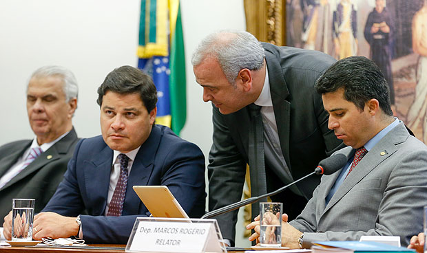 Marcos Rogrio (na frente), Jos Carlos Arajo (no fundo) em sesso do Conselho de tica da Cmara
