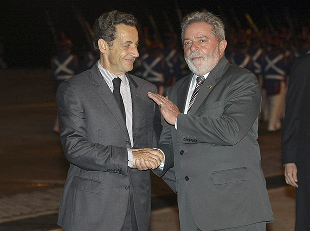 O ent�o presidente Lula recebe Nicolas Sarkozy parra assinatura de contratos para constru��o de submarinos 