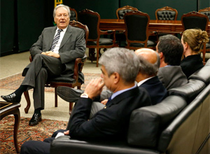 O presidente do STF, Ricardo Lewandowski, recebe senadores do PT e José Eduardo Cardozo – Pedro Ladeira/Folhapress O presidente do STF, Ricardo Lewandowski, recebe senadores do PT e José Eduardo Cardozo – Pedro Ladeira/Folhapress