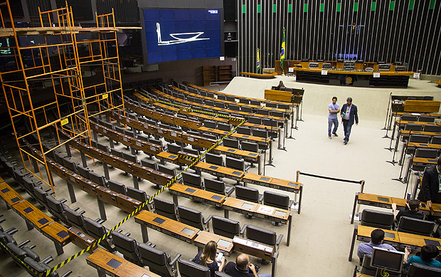 BRASILIA, DF, BRASIL, 22-07-2015, 15h00: Plenario da Camara, em obras e sendo visitado por turistas durante recesso parlamentar. (Foto: Ed Ferreira/Folhapress, PODER)
