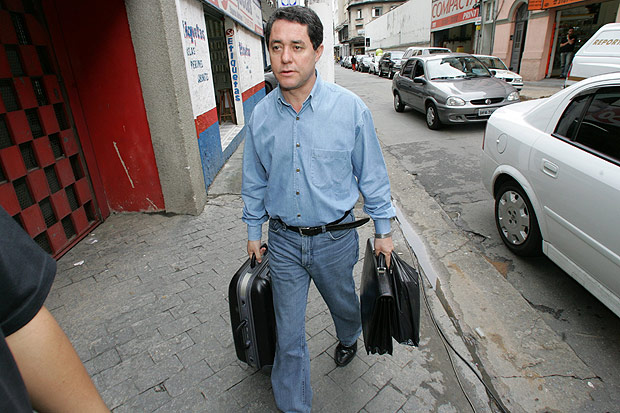 O ex-tesoureiro do PT, Paulo Ferreira,chegando no diretório do partido no dia em que foi eleito