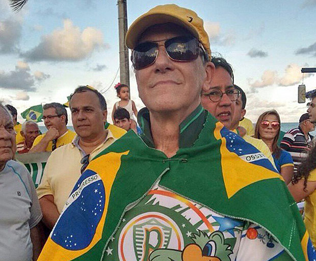 O arcebispo da Paraíba Aldo Pagotto em protesto pelo impeachment de Dilma em 2015
