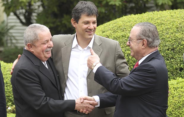 O ex-prefeito Fernando Haddad e o ex-presidente Luiz Incio Lula da Silva com Paulo Maluf, em 2012