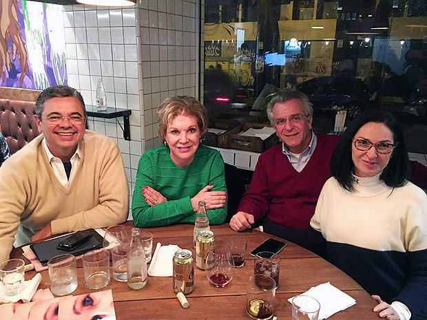 Marta Suplicy e o marido, Mrcio Toledo, jantam com Andrea Matarazzo e a mulher, Sonia Matarazzo, na vspera da conveno do PMDB municipal de So Paulo