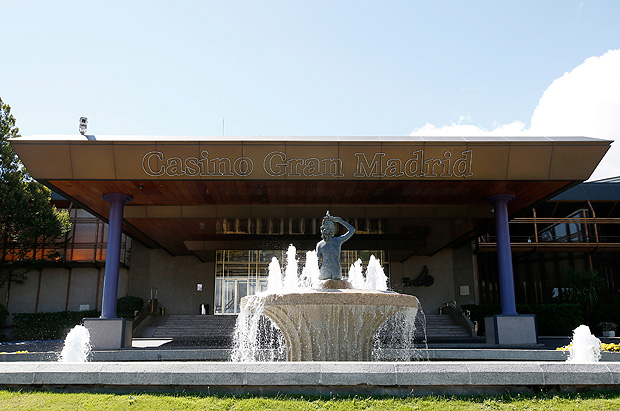 A fountain is seen in front of the Casino Gran Madrid, September 26, 2012. A U.S. tycoon's plan for a massive 