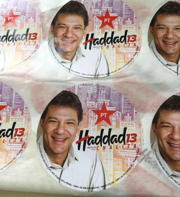 Material da campanha de Fernando Haddad, j com estrela do PT em destaque